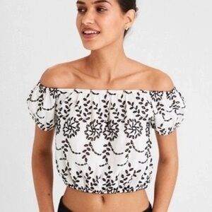 American Eagle outfitters black & white blouse size small NWT #90
